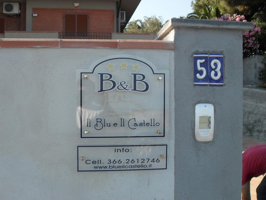 B&B Blu E Il Castello Aci Castello Eksteriør billede